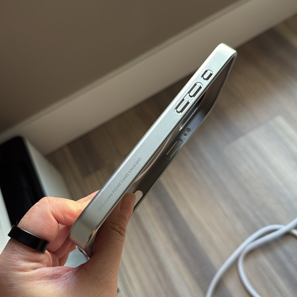 Casetify iPhone 16 pro max silver edge purringcatco case - Picture 3 of 4